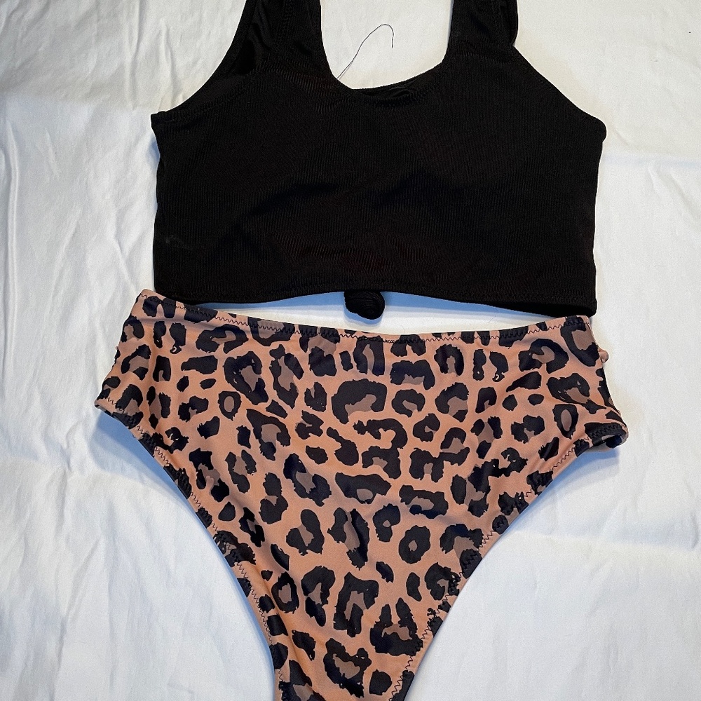 Know Front Leopard Print Ruched Bikini Set- NEW - Picture 3 of 5